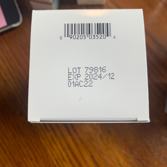 Elta MD foaming cleanser - Picture 2 of 2